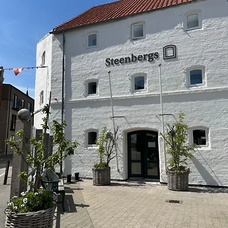 Hotel Steenbergs 3*